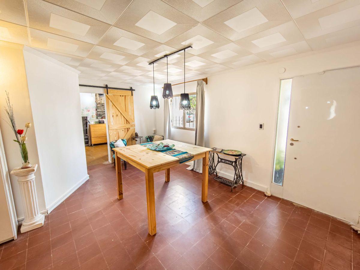 Foto de VENTA CASA 4 DORM 2 BAÑOS PATIO Y TERRAZA B° AVELLANEDA, imagen 2