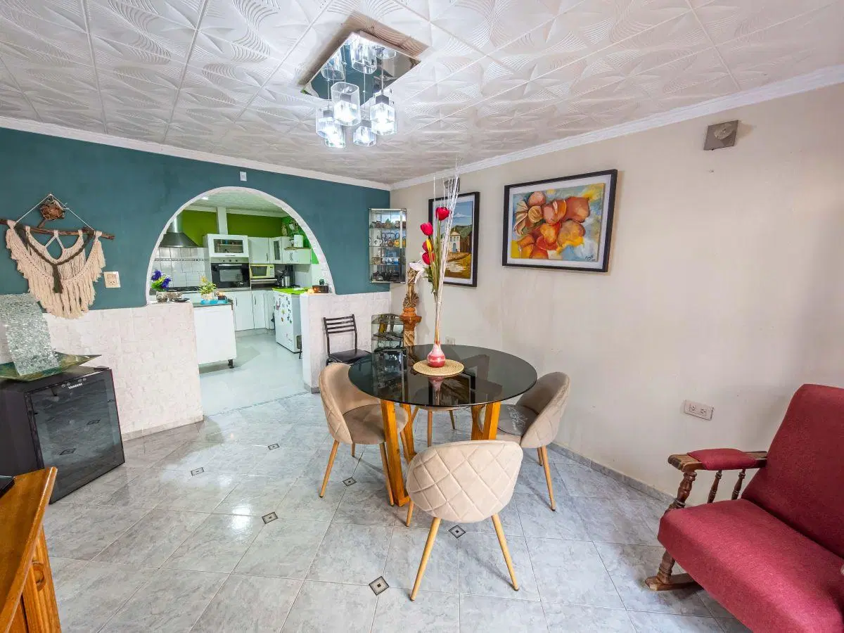 VENTA CASA 4 DORM 2 BAÑOS PATIO Y TERRAZA B° AVELLANEDA 5