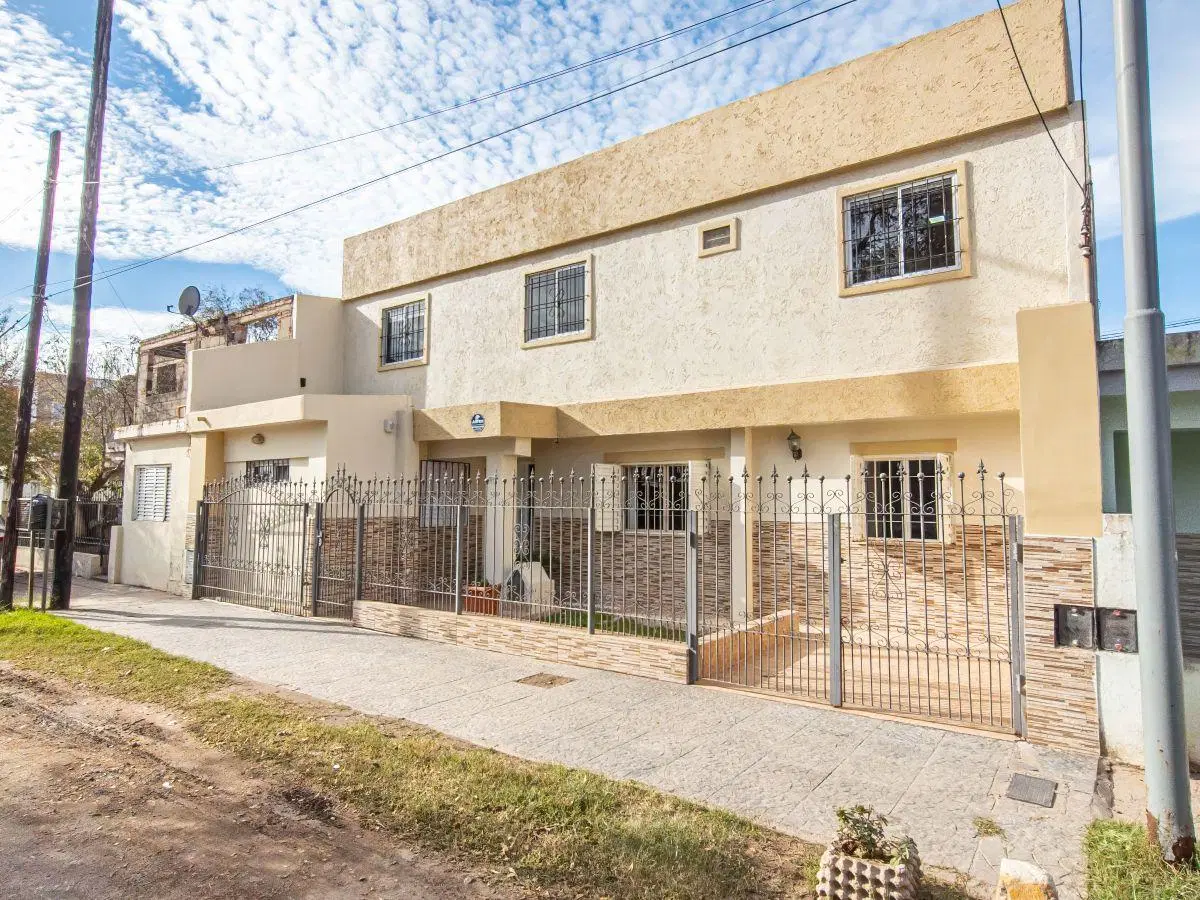 VENTA CASA 4 DORM 2 BAÑOS PATIO Y TERRAZA B° AVELLANEDA 3