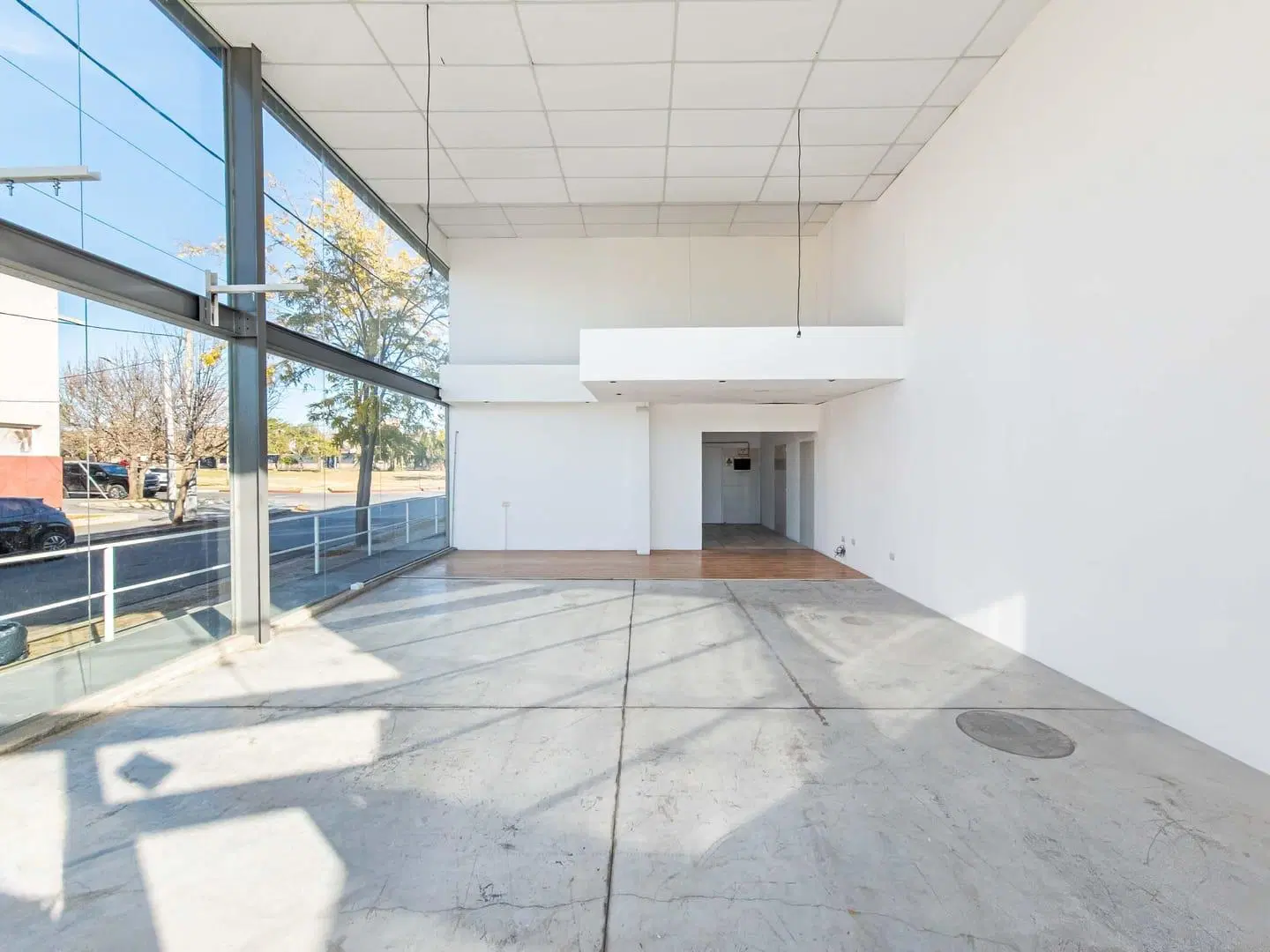 ALQUILER LOCAL COMERCIAL. 1 BAÑO. SALÓN. DEPOSITO. BARRIO JARDINES DEL VALLE / NUEVO URCA. CÓRDOBA 4