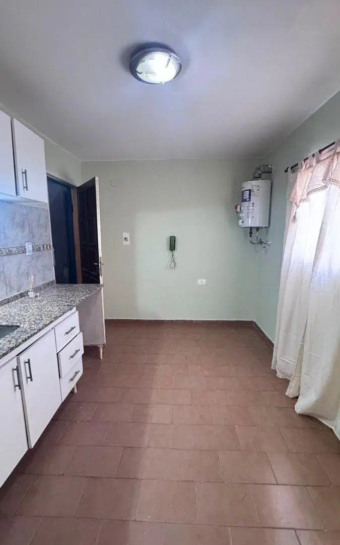 Departamento de 1 dormitorio en alquiler en Alberdi 3