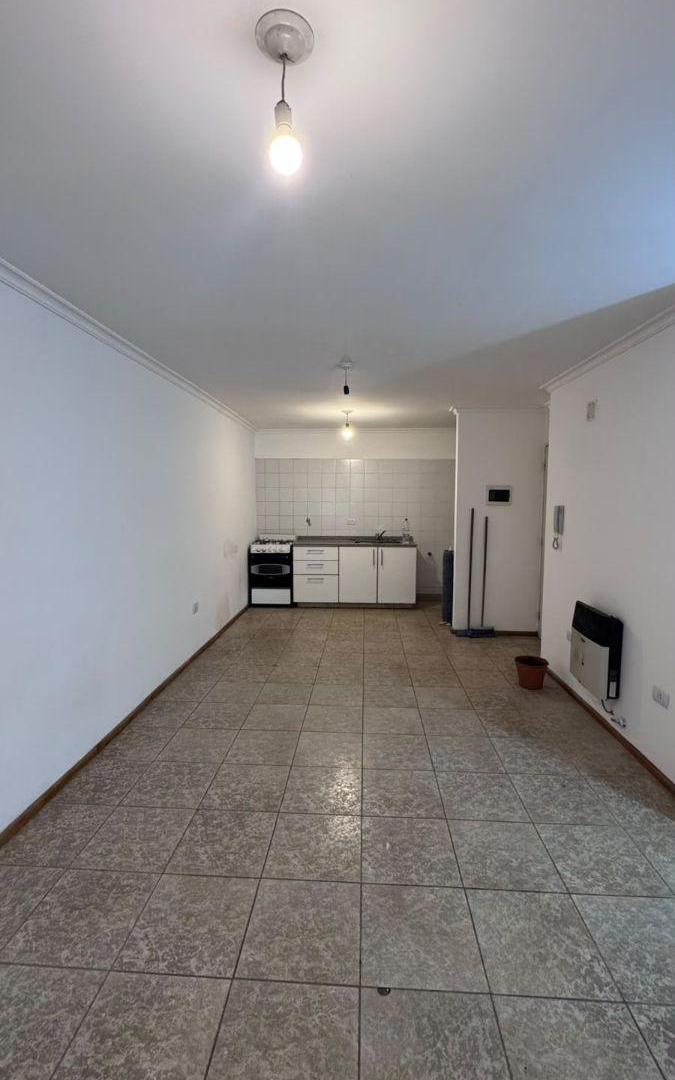 Alquiler departamento 1 dormitorio con balcón. Frente.