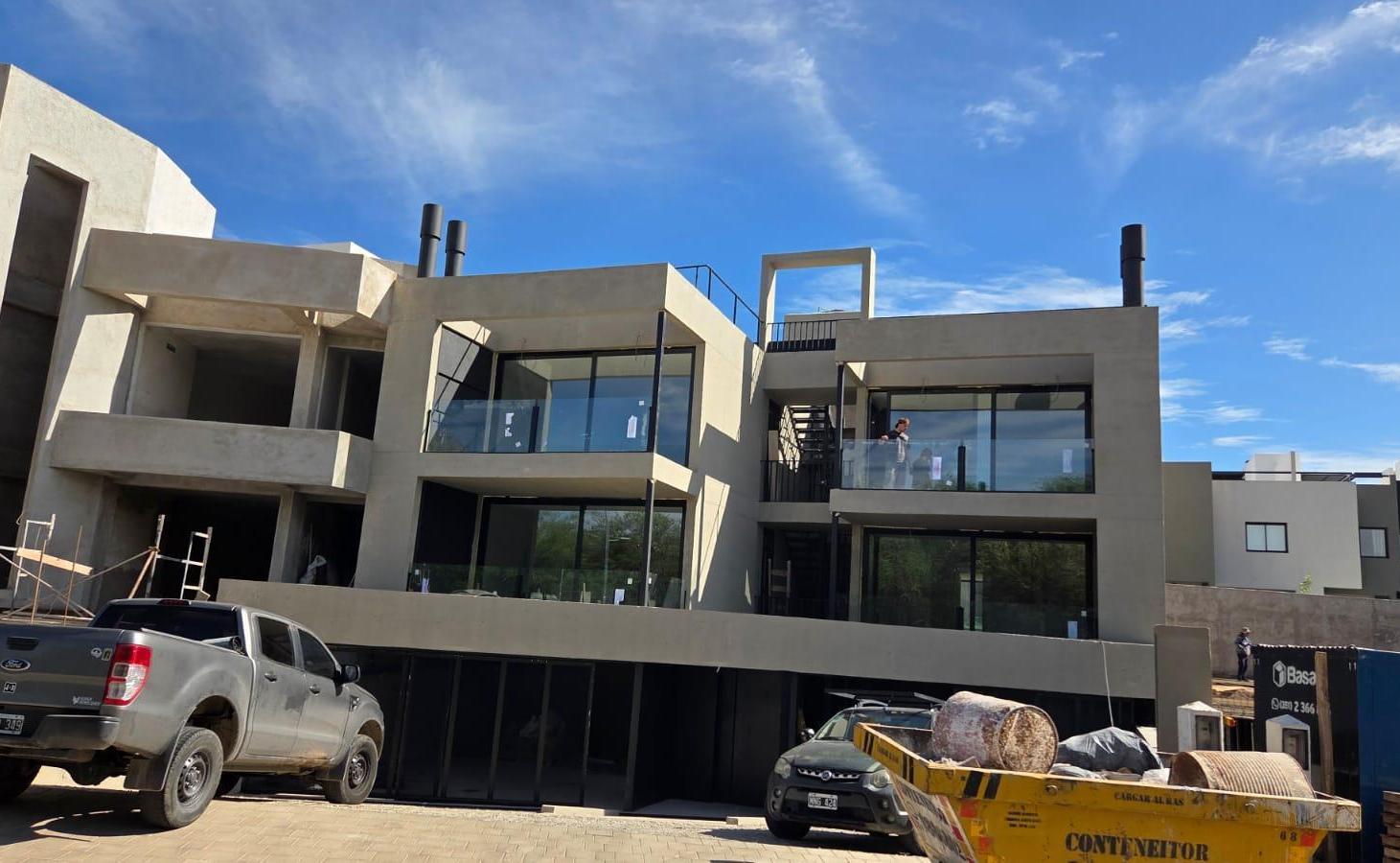 Foto de Venta Duplex en Costas de Manantiales, imagen 1