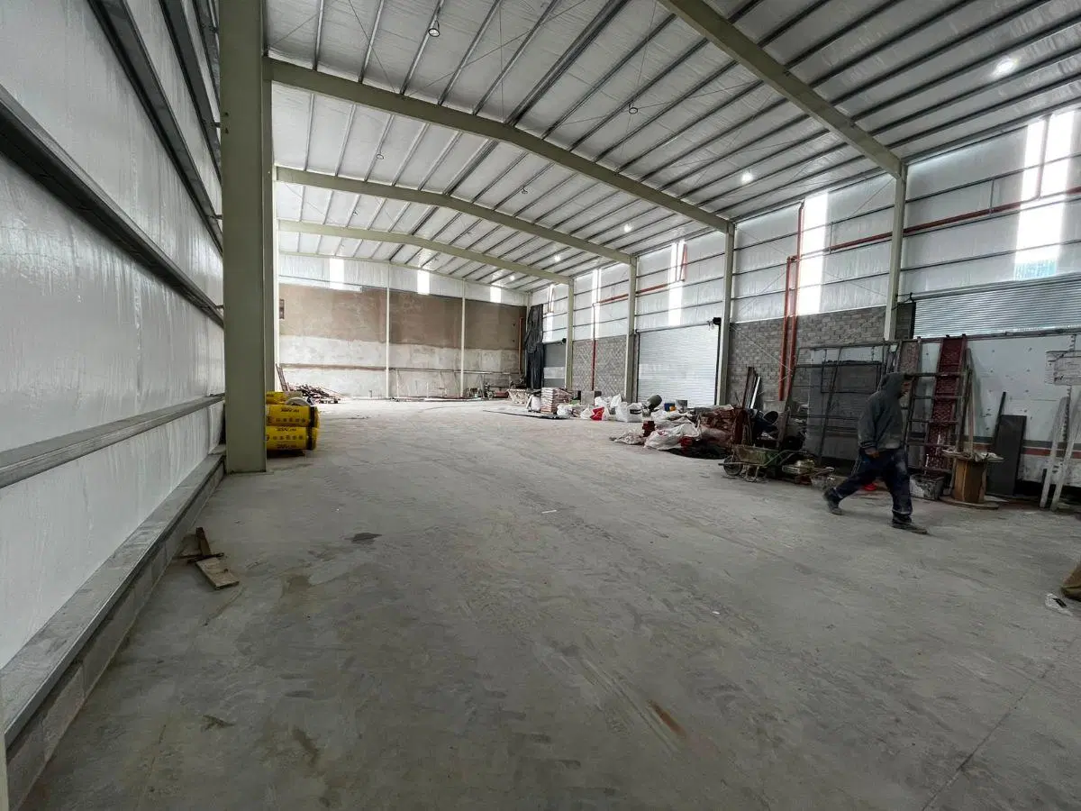 Galpòn 1800m2 a ESTRENAR c/Salida a 2 calle (4 Entrada de Camiones) Zonif. Mixt3 2