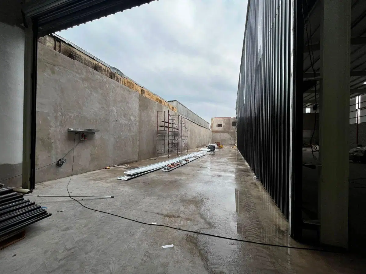 Galpòn 1800m2 a ESTRENAR c/Salida a 2 calle (4 Entrada de Camiones) Zonif. Mixt3 4