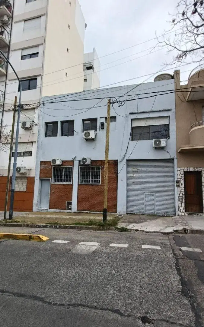 Galpón 330m2 en 2 Plantas 4