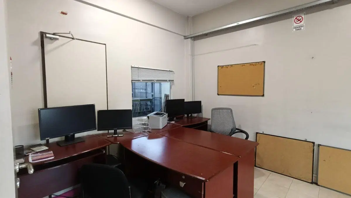 Galpón 330m2 en 2 Plantas 8