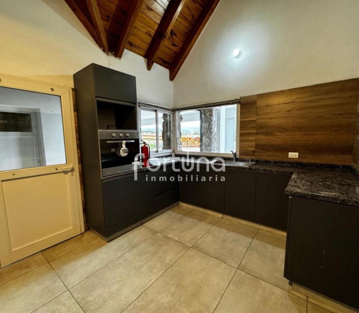 Venta de Vivienda en Loma del Tigre en Villa Berna - Viv0300 1