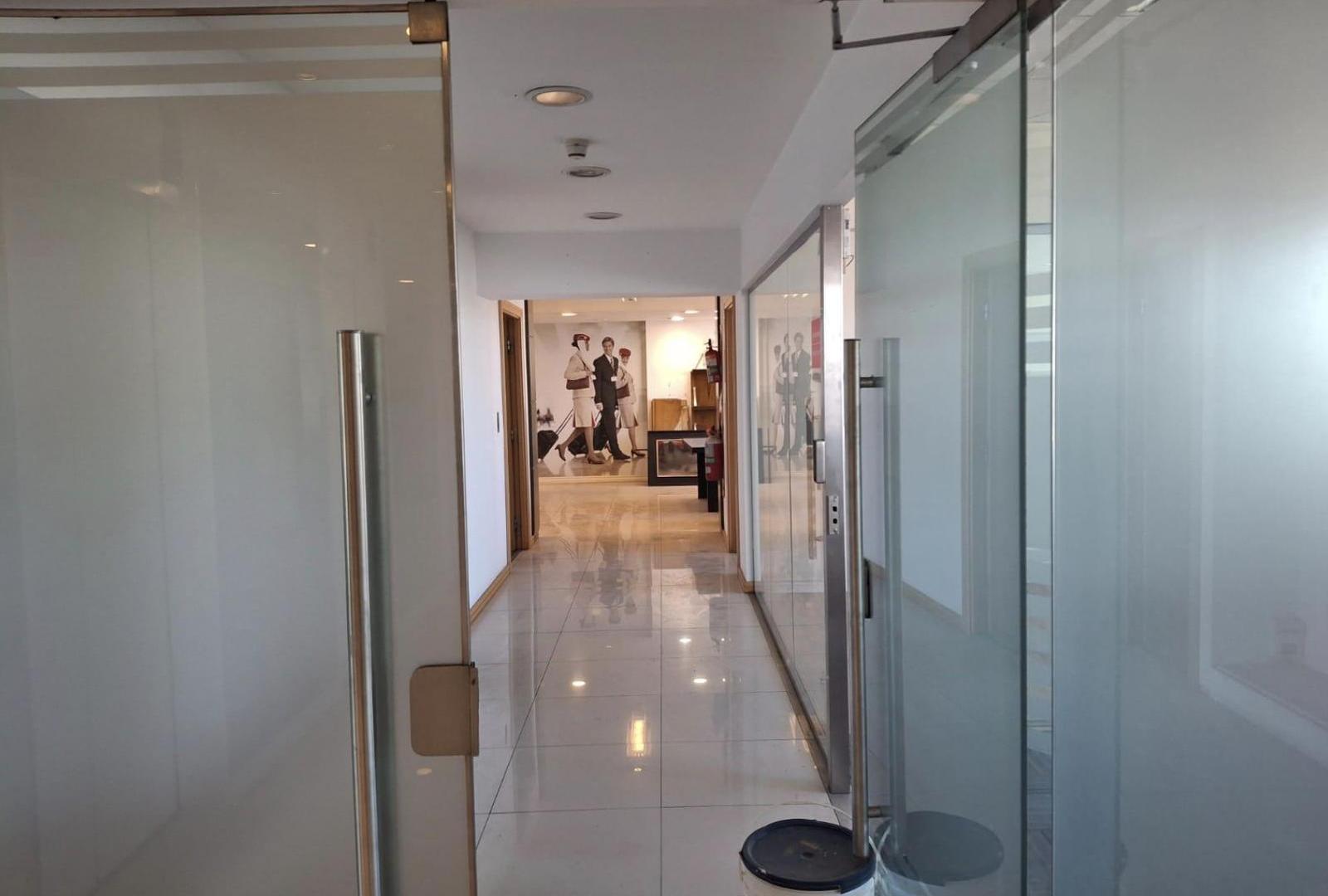 Foto de Alquiler Oficina de 600m² en Torre Olivetti - Retiro, imagen 3