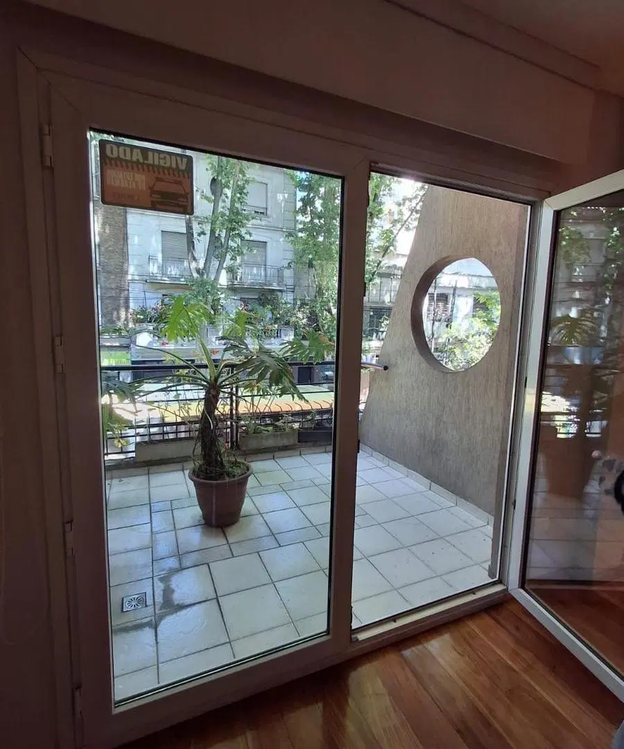 Venta Casa 8 Ambientes con 4 Cocheras y Quincho en Villa Crespo 2