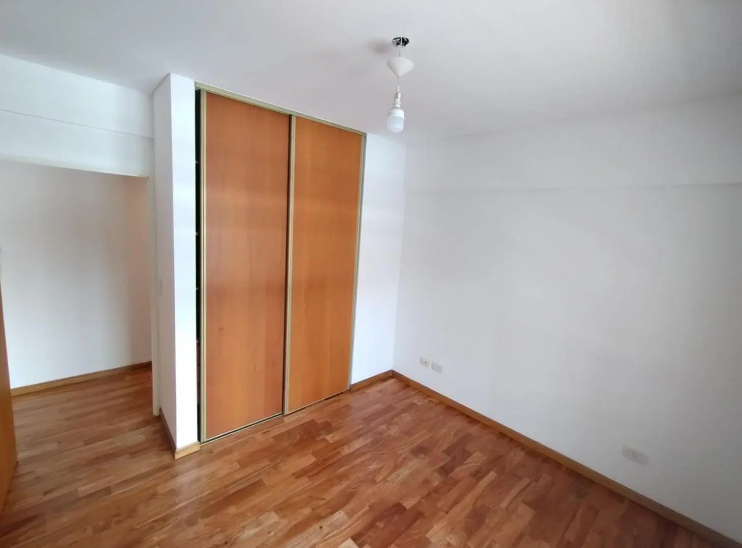 Venta Departamento 4 Ambientes con Cochera en Villa del Parque 5