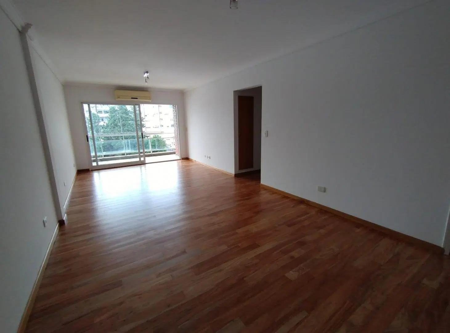 Venta Departamento 4 Ambientes con Cochera en Villa del Parque 3