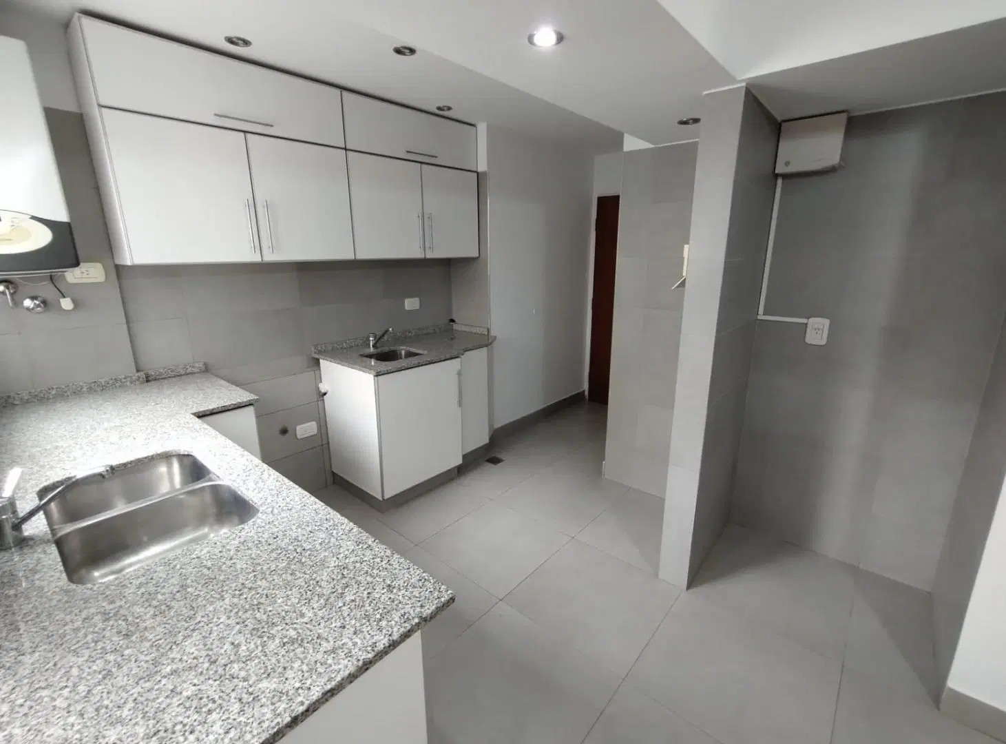Venta Departamento 4 Ambientes con Cochera en Villa del Parque 5