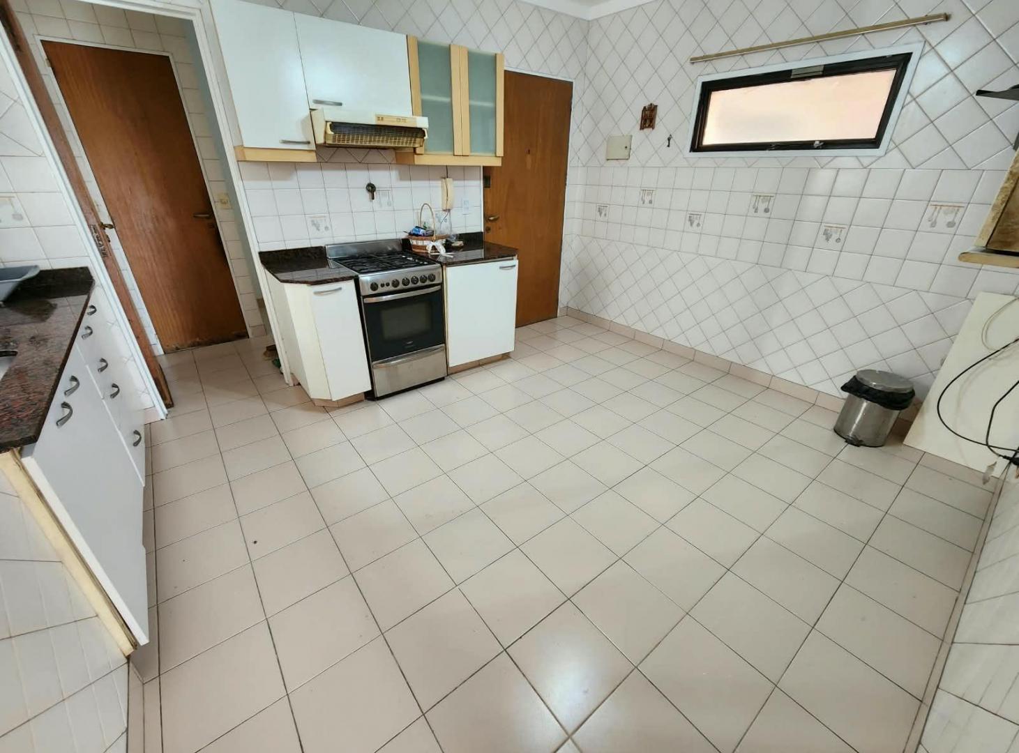 Foto de Departamento 4 Ambientes con Dependencia y Cochera en Palermo, imagen 3