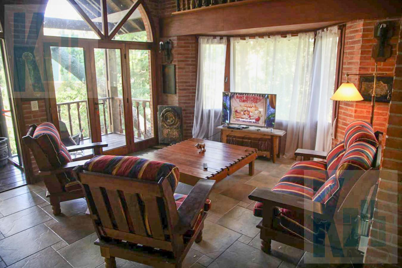 Casa en tres plantas, en excelente ubicación en Carilo en alquiler temporario verano fiestas