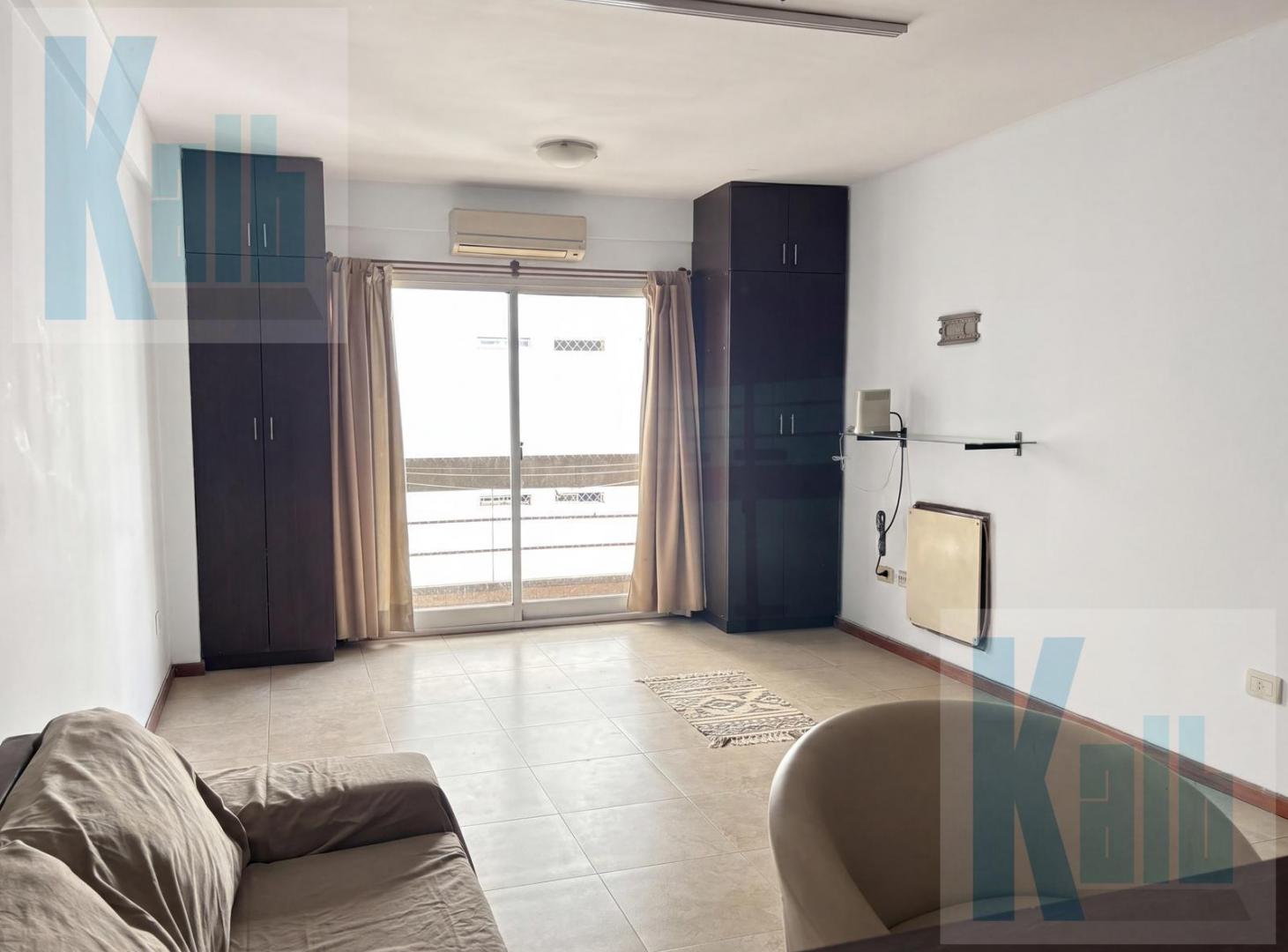 Departamento con balcón en Balvanera en alquiler