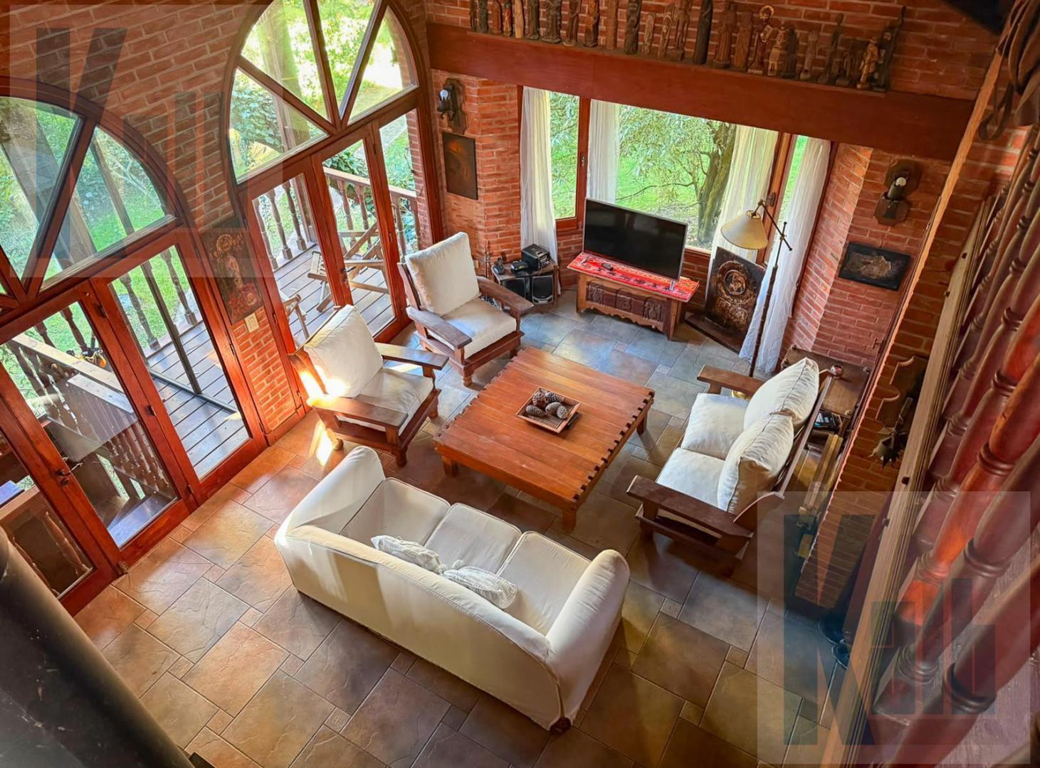 Foto de Casa chalet en tres plantas en Carilo excelente ubicación en alquiler, imagen 1