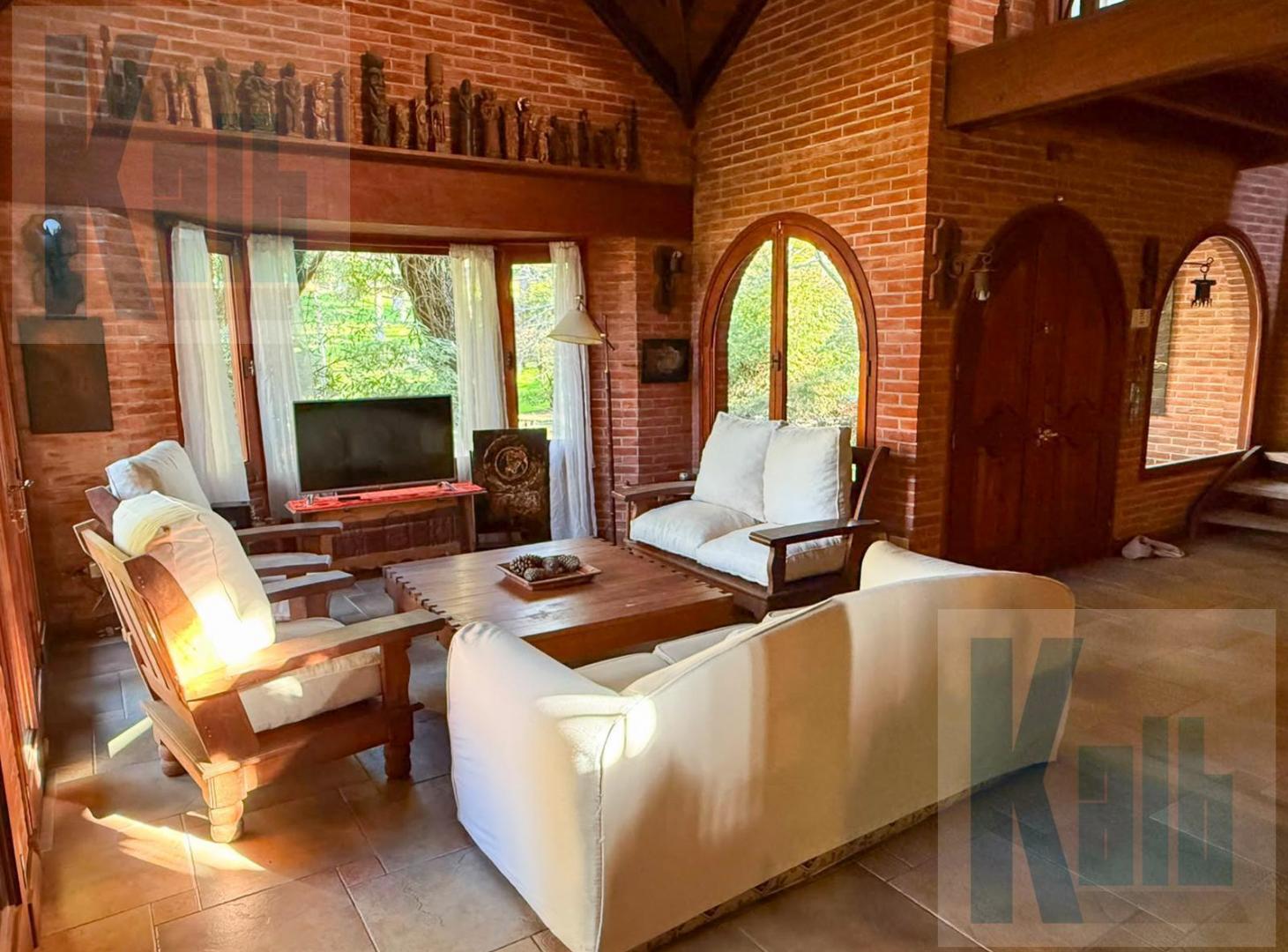 Foto de Casa chalet tres plantas en Carilo excelente ubicación en alquiler, imagen 2
