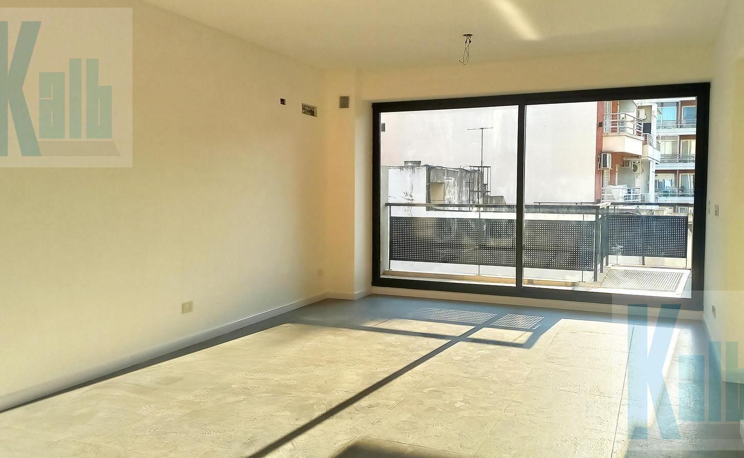 Foto de Semipiso 2 ambientes con balcón y espacio propio en terraza en Barrio, imagen 4