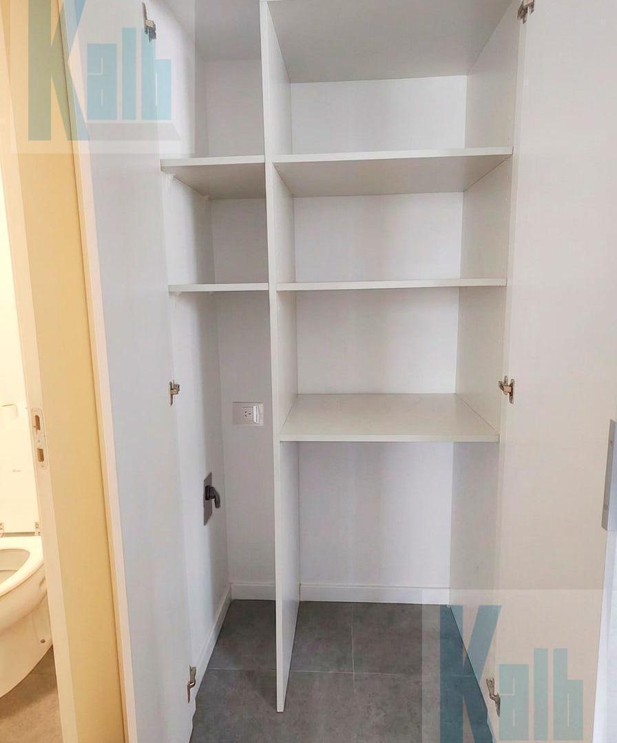 Foto de Semipiso 2 ambientes con balcón y espacio propio en terraza en Barrio, imagen 2