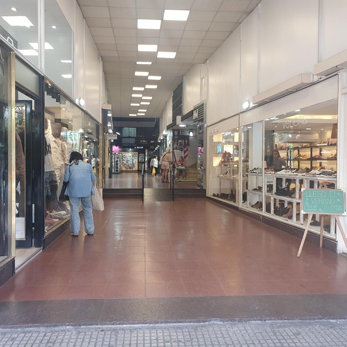 Foto de VENTA LOCAL GALERIA GRAN RIVADAVIA RAMOS MEJIA, imagen 4