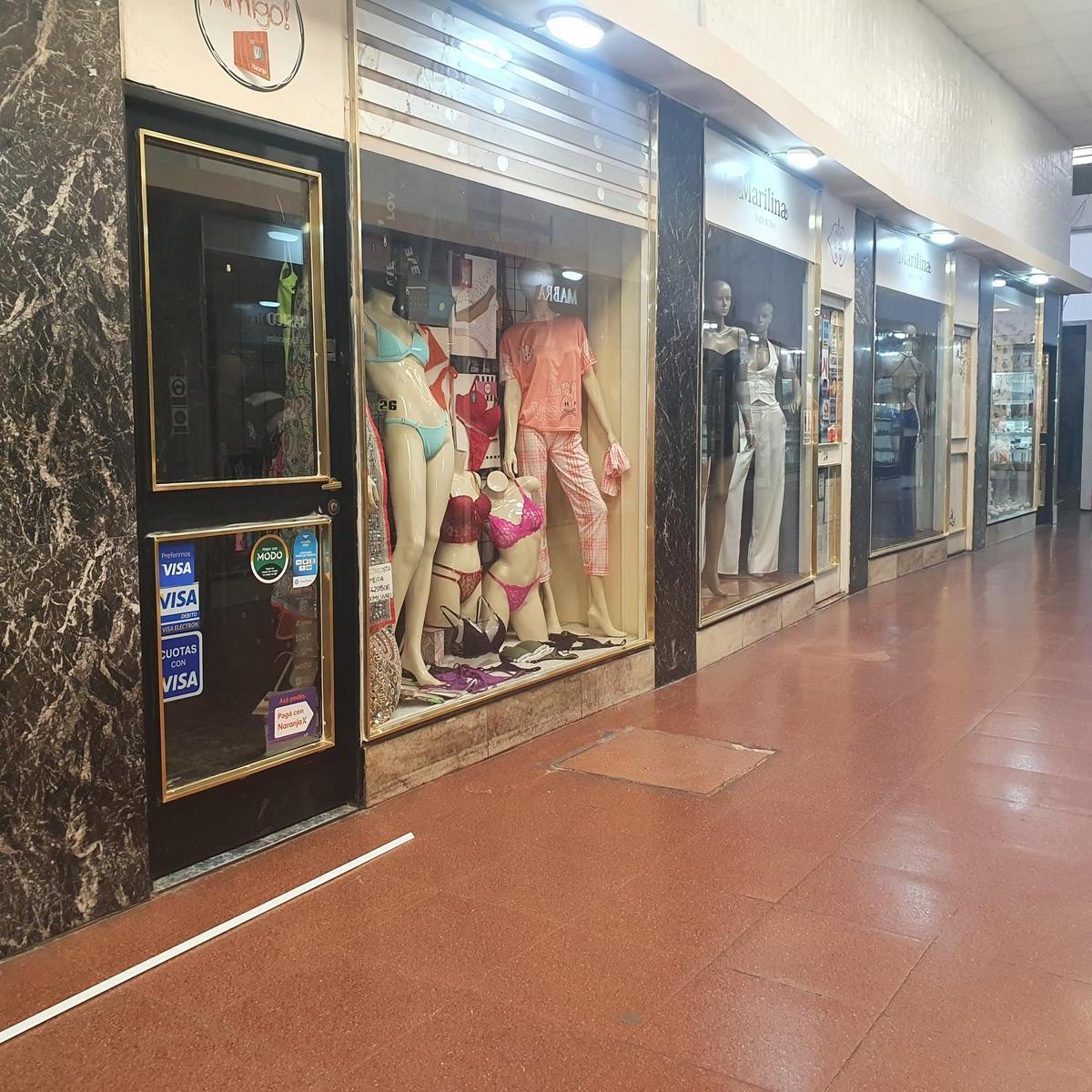 Foto de VENTA LOCAL GALERIA GRAN RIVADAVIA RAMOS MEJIA, imagen 2