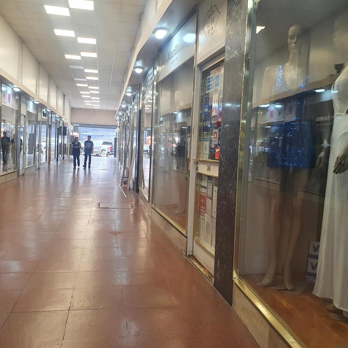 VENTA LOCAL GALERIA GRAN RIVADAVIA RAMOS MEJIA