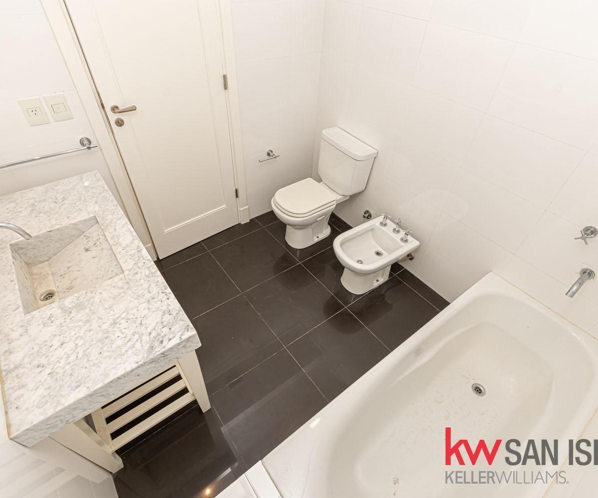 Foto de Casa en venta, 4 dormitorios en Barrio Parque, reciclado, con pileta y, imagen 3