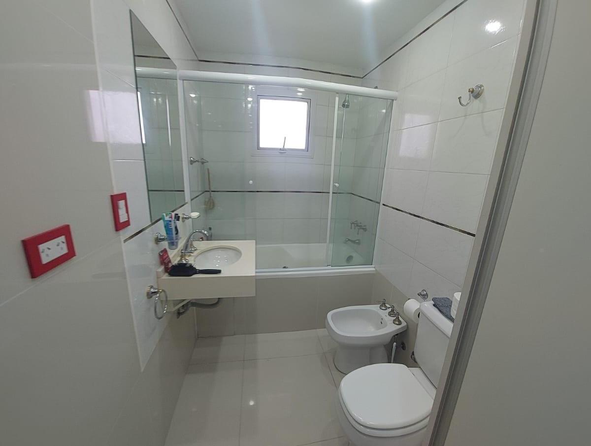 Venta Impecable Departamento Amoblado y Cochera Centro de Merlo 2