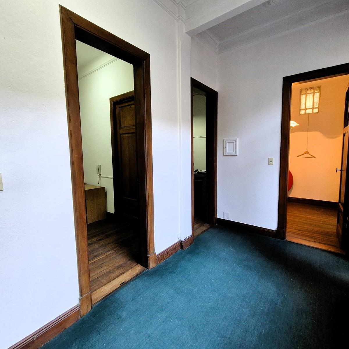 Venta Versatil Departamento con 5 Oficinas 3