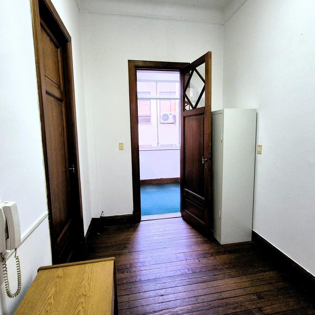 Venta Versatil Departamento con 5 Oficinas 4