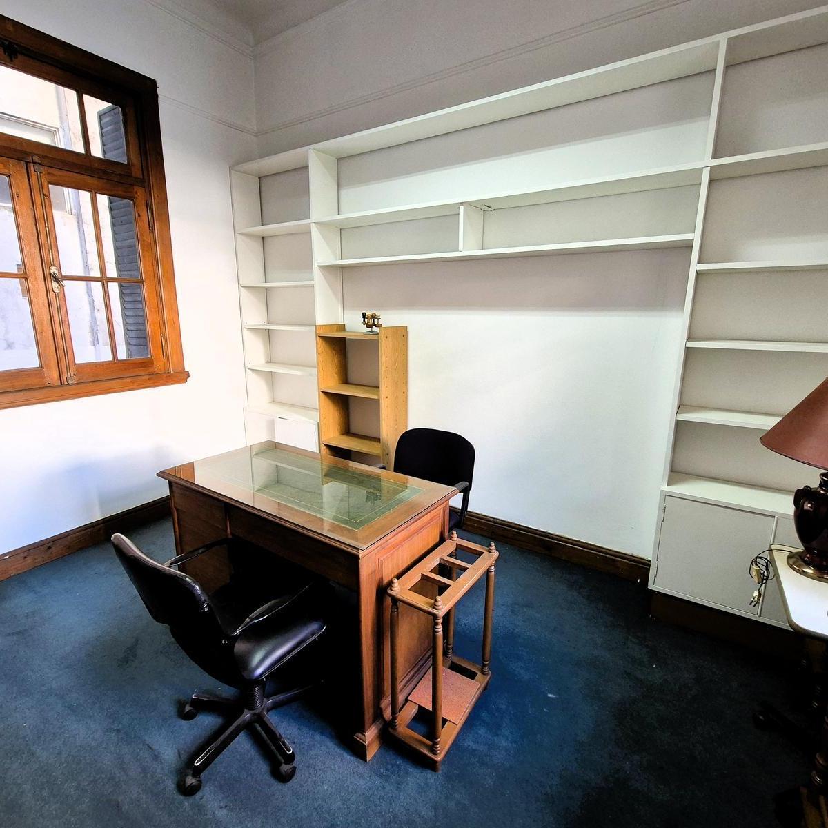 Venta Versatil Departamento con 5 Oficinas 5