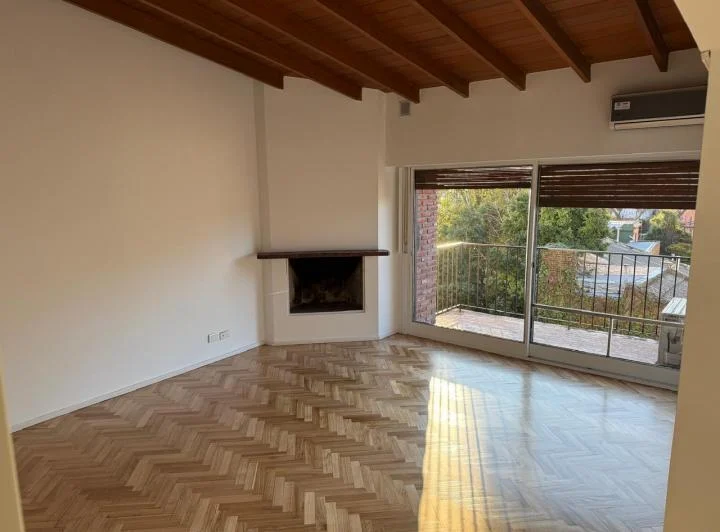 Departamento con cochera en alquiler en San Isidro Centro 1
