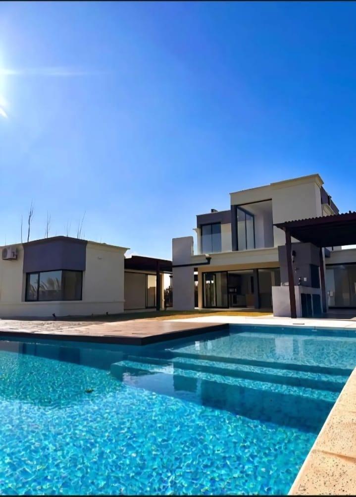Casa 4 dormitorios con muelle propio, amenities en San Sebastian, Area 9, Zelaya Pilar