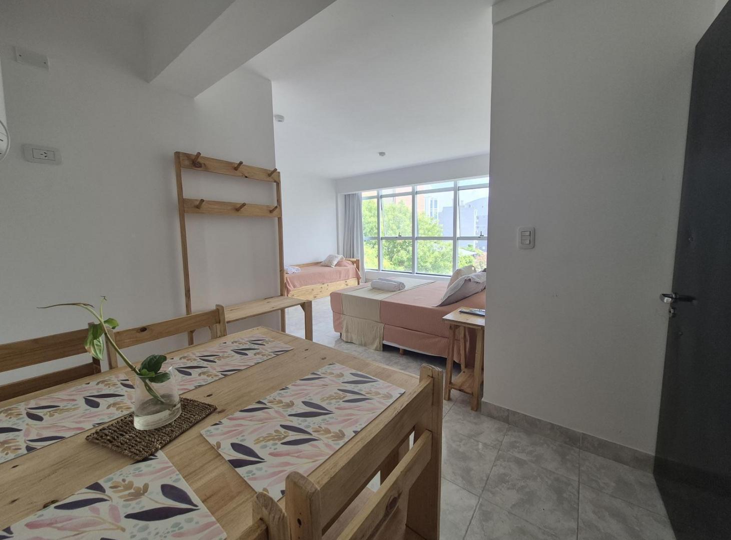 Foto de Departamento 1 ambiente Alquiler Temporal Tigre Centro con muebles, imagen 3