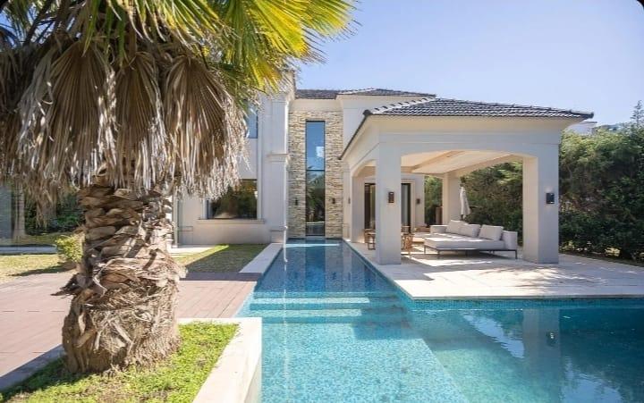 Casa en venta 5 dormitorios con galeria y pileta en Las Lomas, Haras Santa Maria