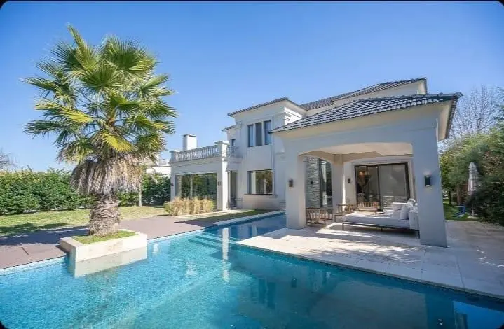 Casa en venta 5 dormitorios con galeria y pileta en Las Lomas, Haras Santa Maria 4