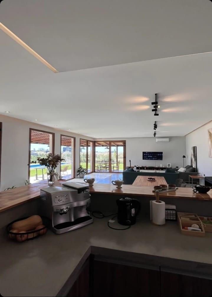 Casa en venta 4 dormitorios con pileta, parrilla y amenities. Área 6, San Sebastián, Zelaya, Pilar.