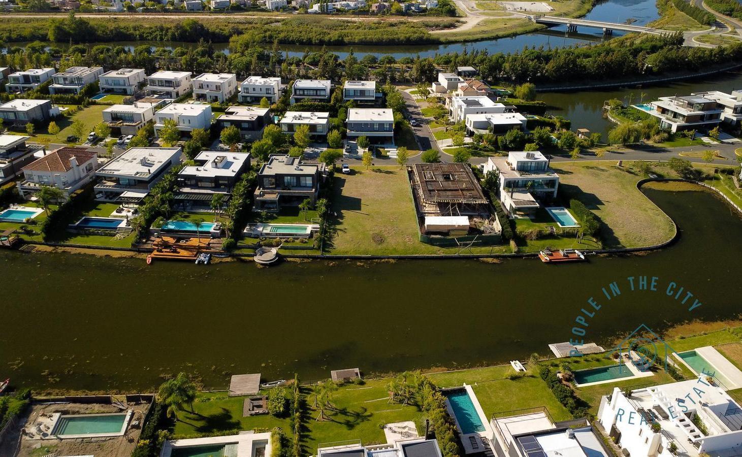 Lote al agua en Virazon Nordelta orientación Noroeste