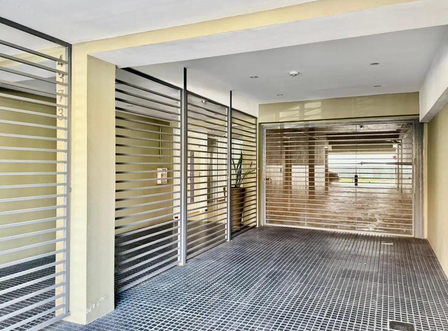 Cochera en venta en Villa Urquiza, con balcón 2