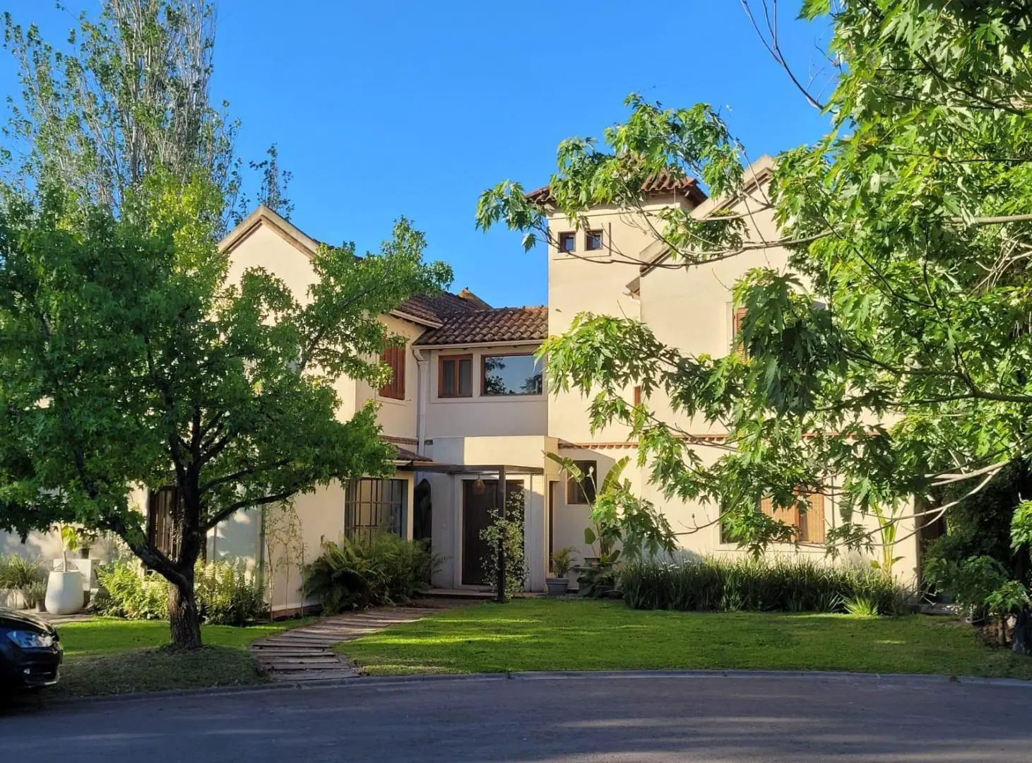Casa en Alquiler  Pacheco Golf Club 4 dormitorios con jardin y pileta 4
