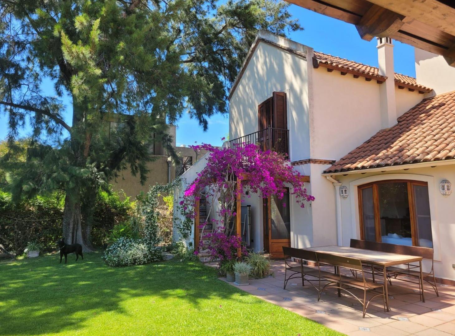 Casa en Alquiler  Pacheco Golf Club 4 dormitorios con jardin y pileta