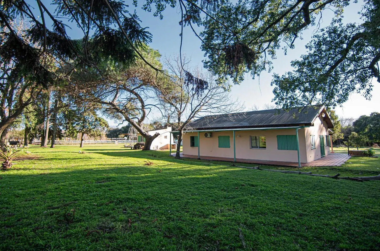 Campo en venta de 2has con dos propiedades amobladas en Colonia Suiza, Baradero. Ideal Inversión. 2
