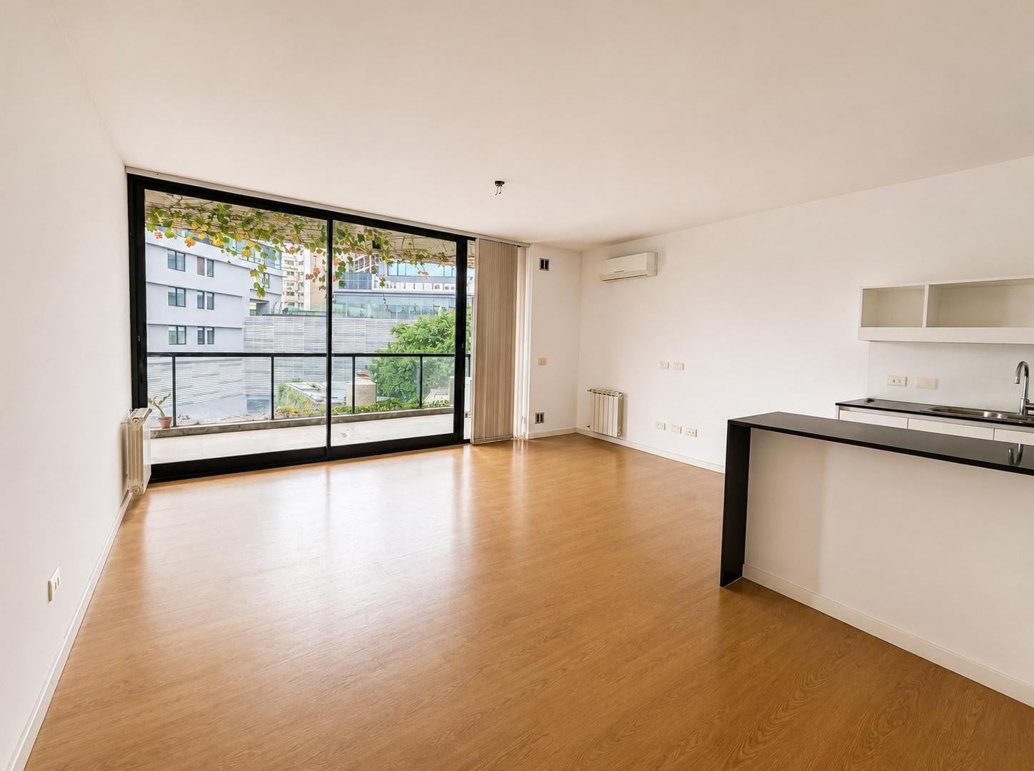 Departamento en venta - 2 amb. con balcón, parrilla y cochera