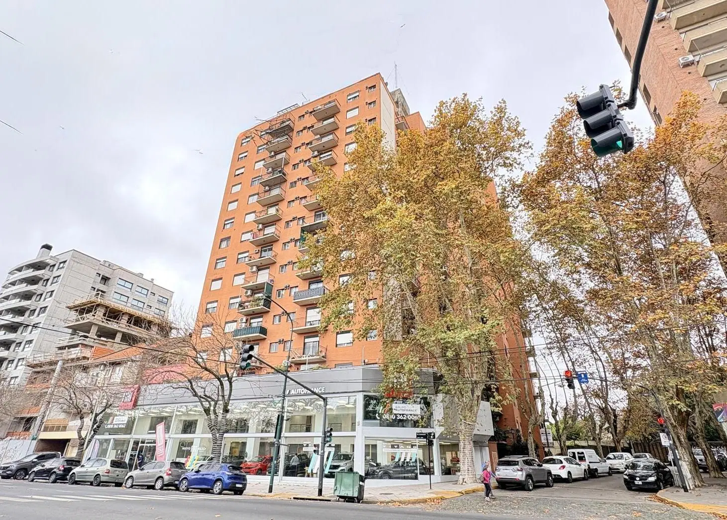Tres ambientes con vista al rio + cochera fija 3