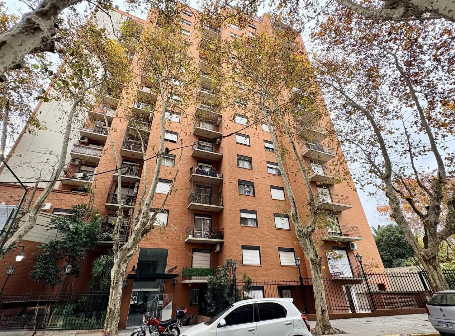 Tres ambientes con vista al rio + cochera fija 2