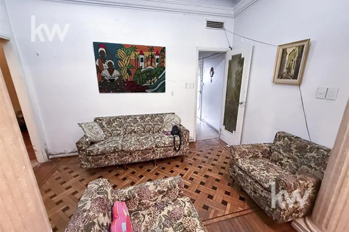 Casa en primer piso por escalera, 2 dormitorios, 1 baño y dependencia completa. 2