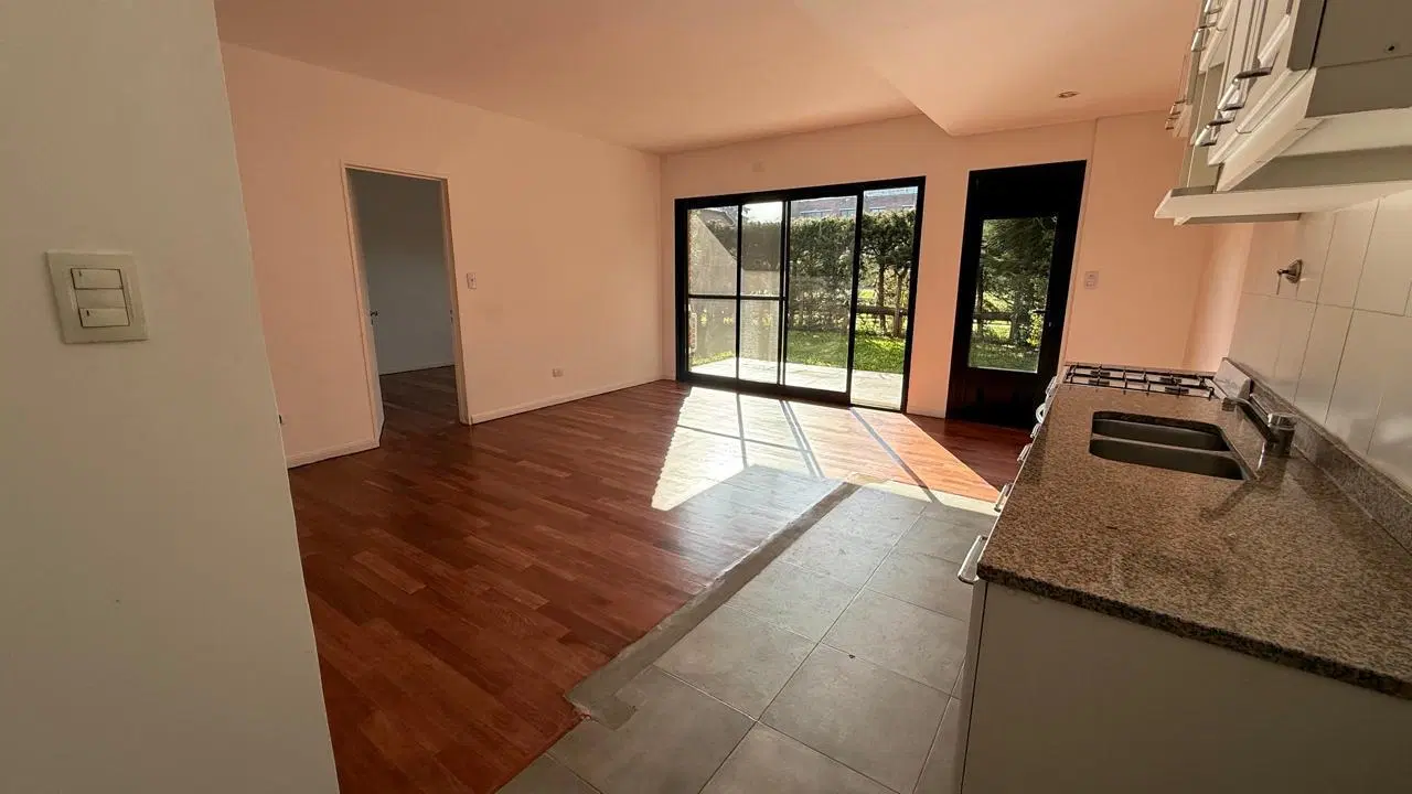 Departamento en El Solar de San Isidro con jardín propio 2