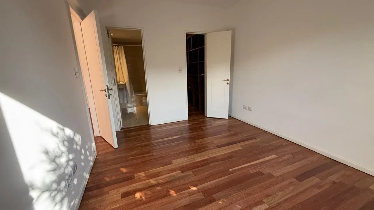 Departamento en El Solar de San Isidro con jardín propio 5