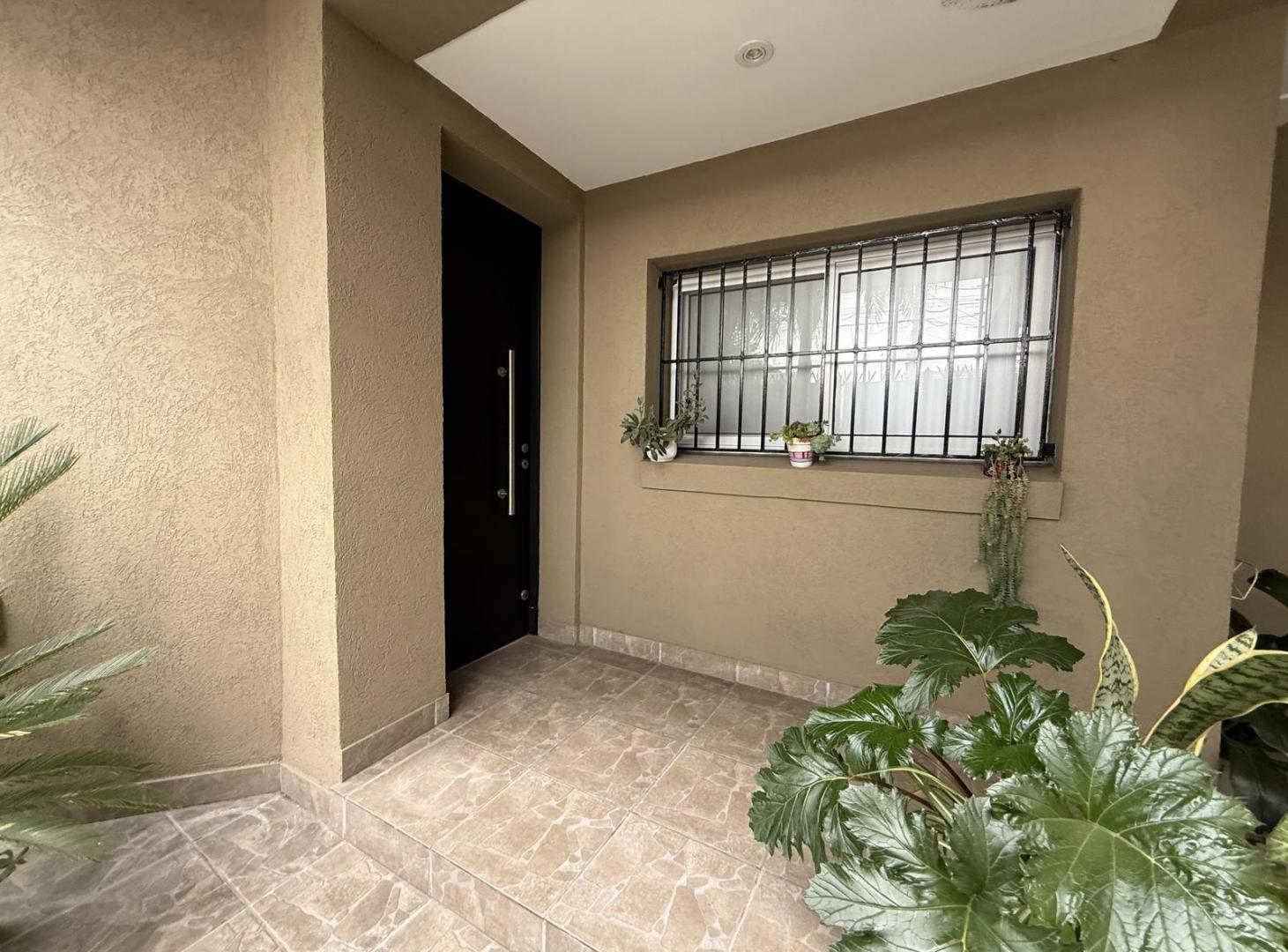 Foto de Casa en venta, 4 dormitorios en S.Isi.-Vias/Rolon, con parrilla, imagen 4